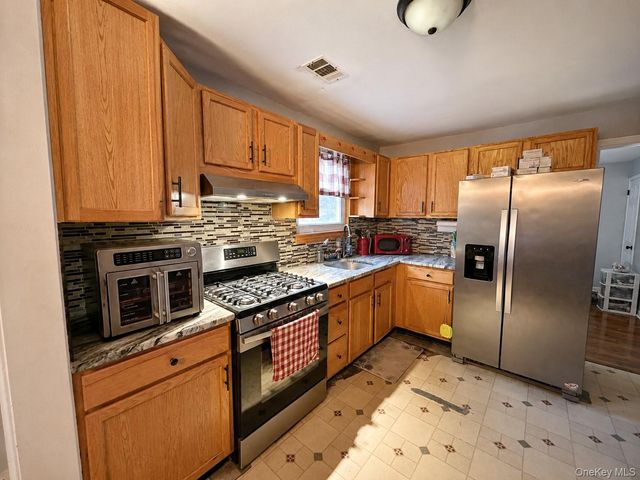 29 Madison Avenue, Hyde Park, NY 12538
