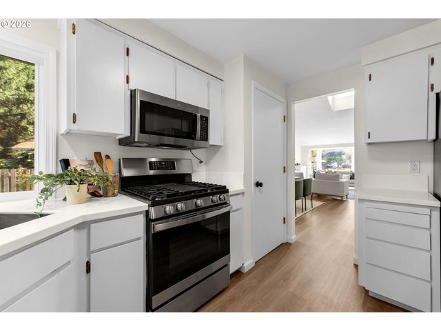 14325 Sw FANNO CREEK Loop, Portland, OR 97224