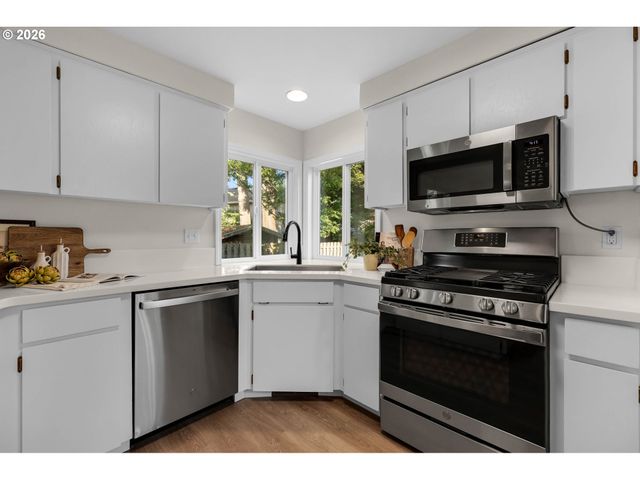 14325 Sw FANNO CREEK Loop, Portland, OR 97224