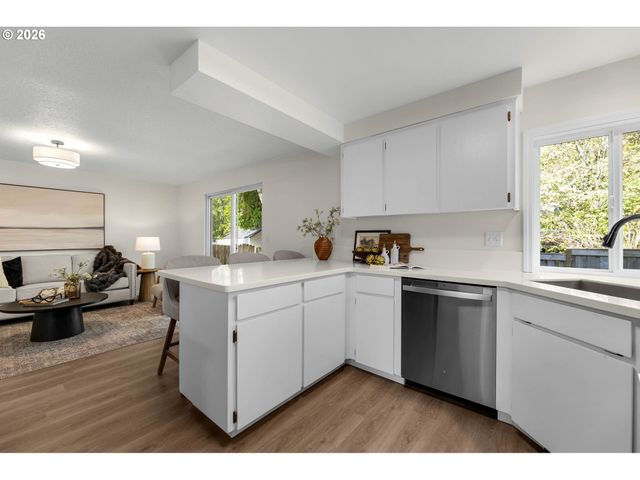 14325 Sw FANNO CREEK Loop, Portland, OR 97224
