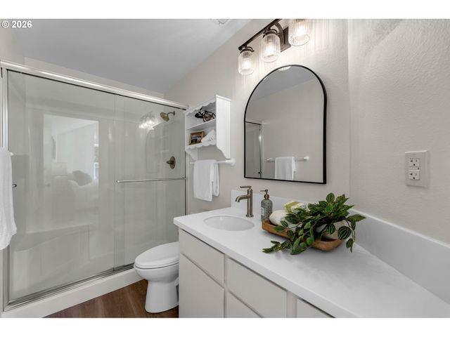 14325 Sw FANNO CREEK Loop, Portland, OR 97224