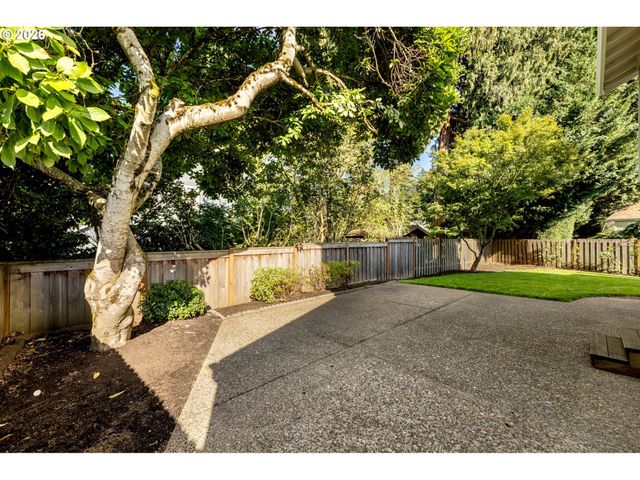 14325 Sw FANNO CREEK Loop, Portland, OR 97224