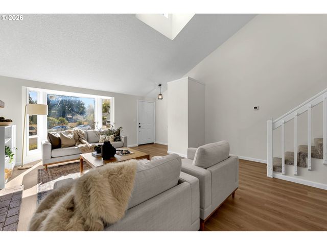 14325 Sw FANNO CREEK Loop, Portland, OR 97224