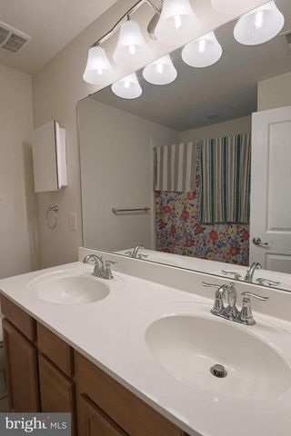 225 W GENERAL GREY CT, Newark, DE 19702