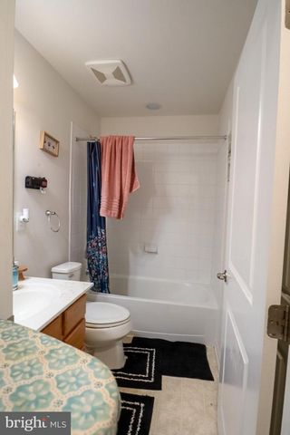 225 W GENERAL GREY CT, Newark, DE 19702