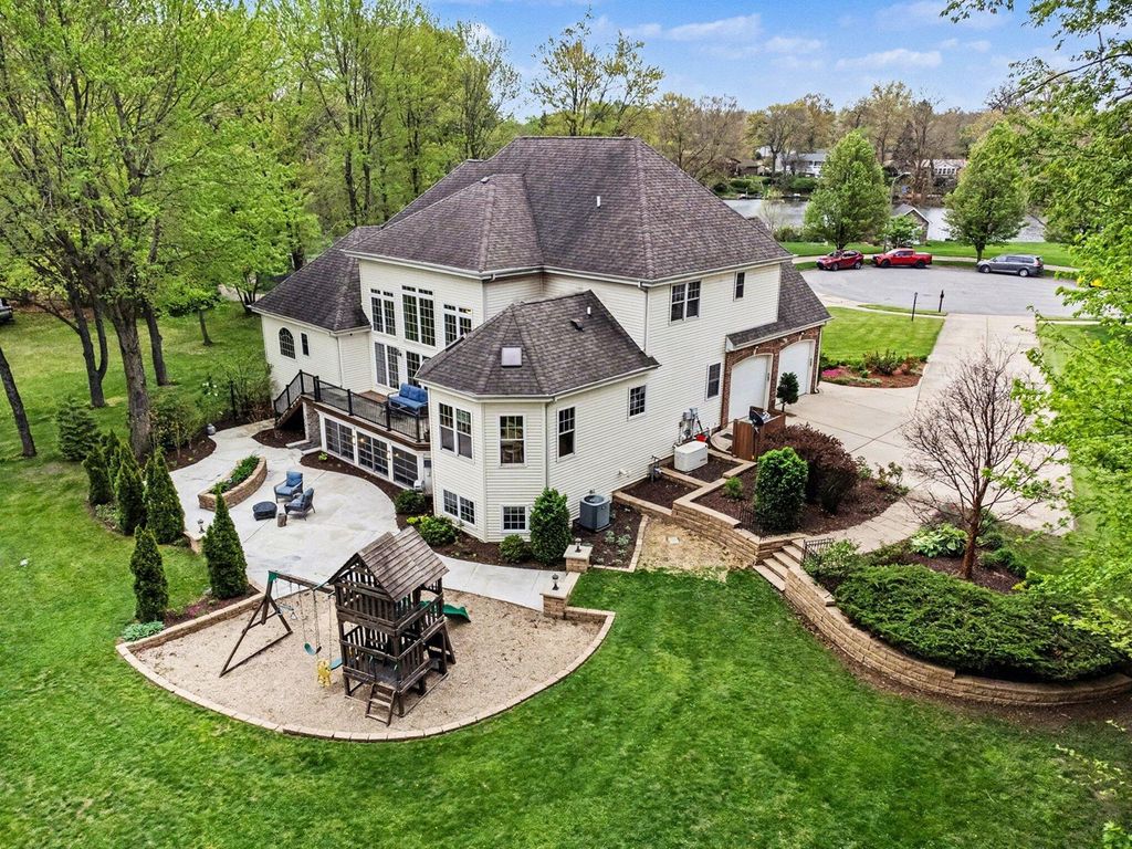 6824 Lakeshore Drive, Portage, IN 46368