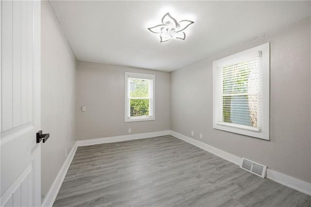 4404 Jackson Avenue, Kansas City, MO 64130