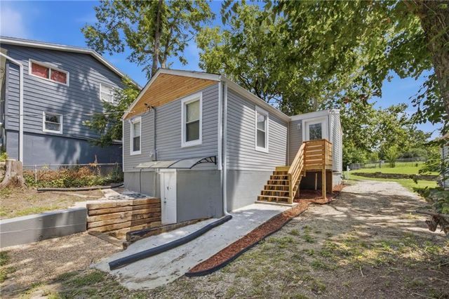 4404 Jackson Avenue, Kansas City, MO 64130