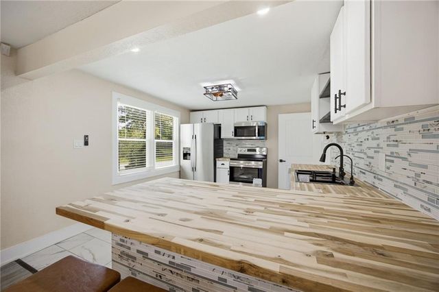 4404 Jackson Avenue, Kansas City, MO 64130