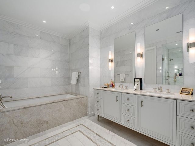 435 N Michigan Avenue 2601, Chicago, IL 60611