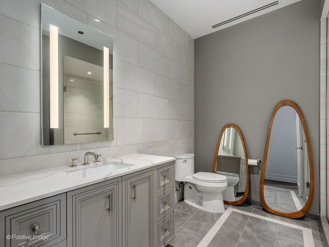 435 N Michigan Avenue 2601, Chicago, IL 60611