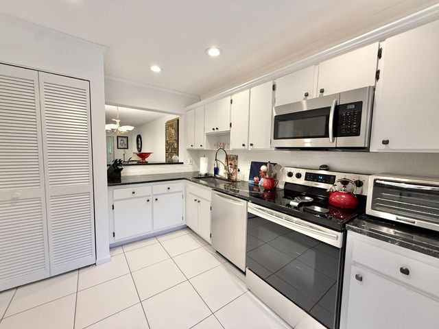 31 STRATFORD Lane W D, Boynton Beach, FL 33436