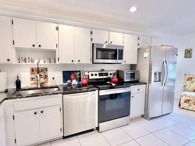 31 STRATFORD Lane W D, Boynton Beach, FL 33436