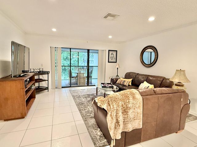 31 STRATFORD Lane W D, Boynton Beach, FL 33436