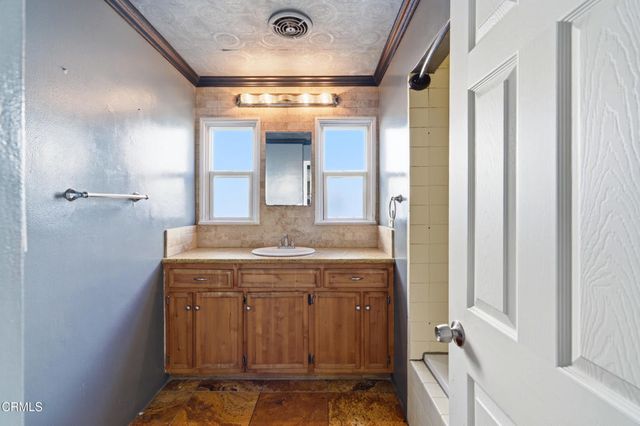 255 Douglas Avenue, Oxnard, CA 93030