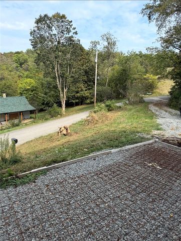 55 Pumpkin Center Rd, Union Twp, PA 15332