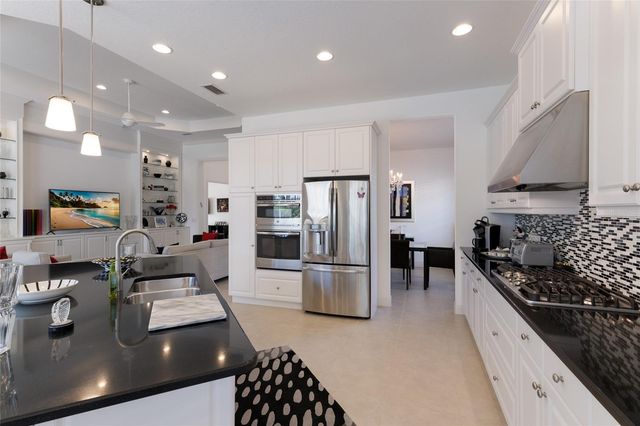 6748 CURZON TERRACE, University Park, FL 34201