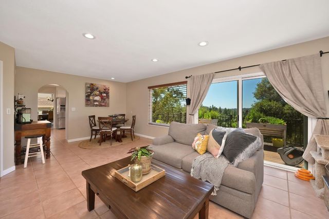 23100 Sunset Ridge Dr, Auburn, CA 95602