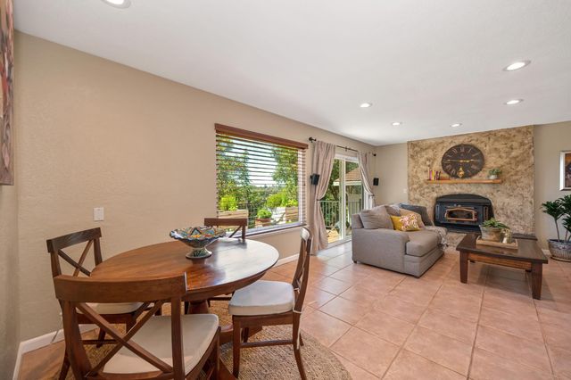 23100 Sunset Ridge Dr, Auburn, CA 95602