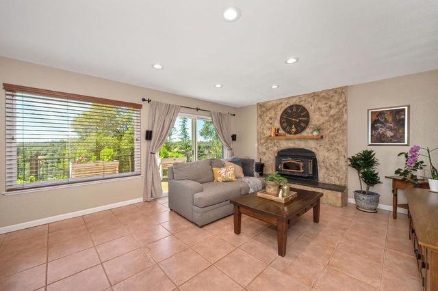 23100 Sunset Ridge Dr, Auburn, CA 95602