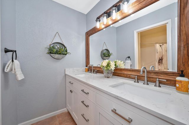 23100 Sunset Ridge Dr, Auburn, CA 95602