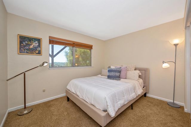 23100 Sunset Ridge Dr, Auburn, CA 95602