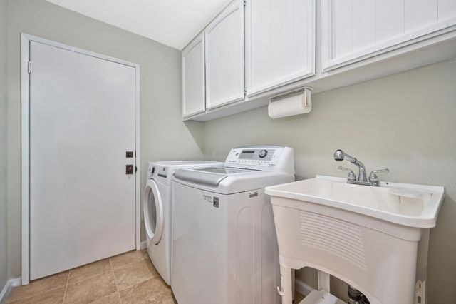 23100 Sunset Ridge Dr, Auburn, CA 95602