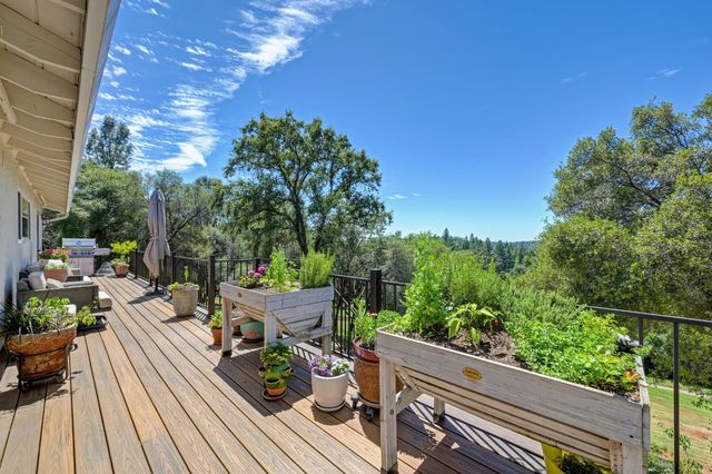 23100 Sunset Ridge Dr, Auburn, CA 95602