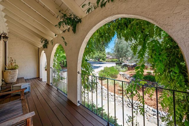 23100 Sunset Ridge Dr, Auburn, CA 95602