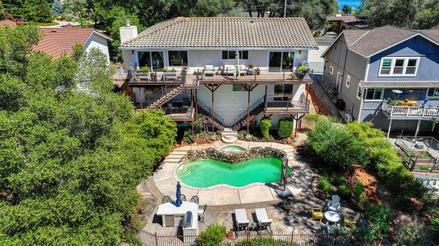 23100 Sunset Ridge Dr, Auburn, CA 95602
