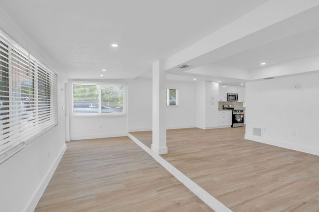 15 Seaside Avenue, Key Largo, FL 33037