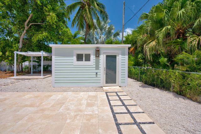 15 Seaside Avenue, Key Largo, FL 33037