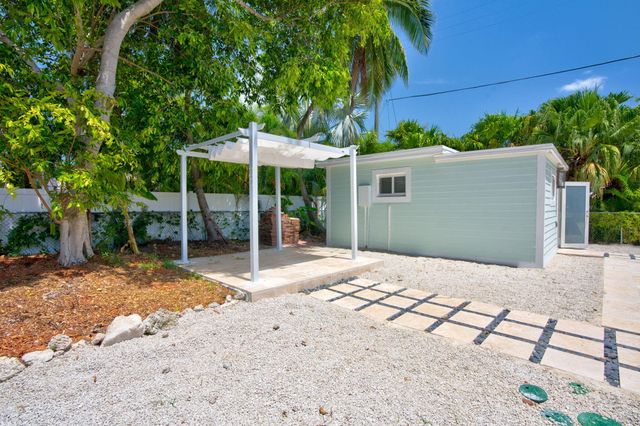 15 Seaside Avenue, Key Largo, FL 33037