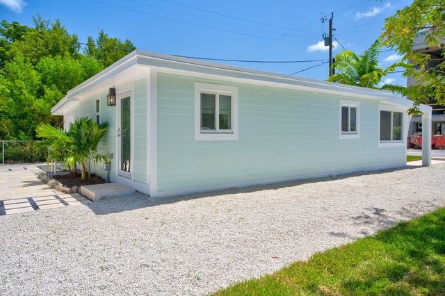 15 Seaside Avenue, Key Largo, FL 33037