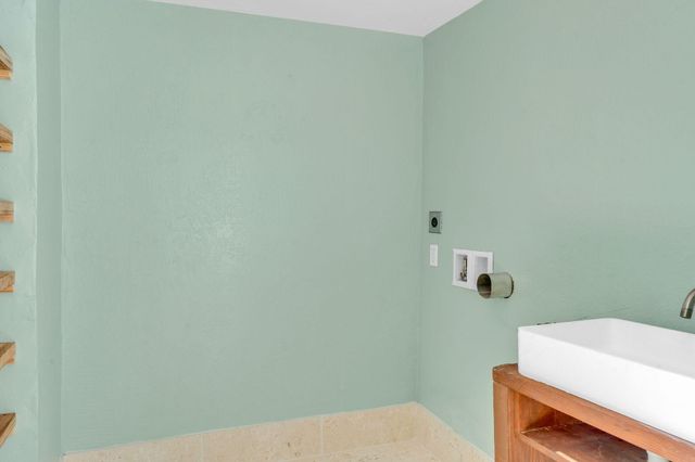 15 Seaside Avenue, Key Largo, FL 33037