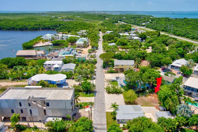15 Seaside Avenue, Key Largo, FL 33037