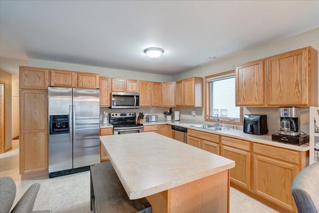 829 Oregon Parks Avenue, Oregon, WI 53575