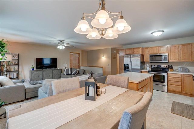 829 Oregon Parks Avenue, Oregon, WI 53575