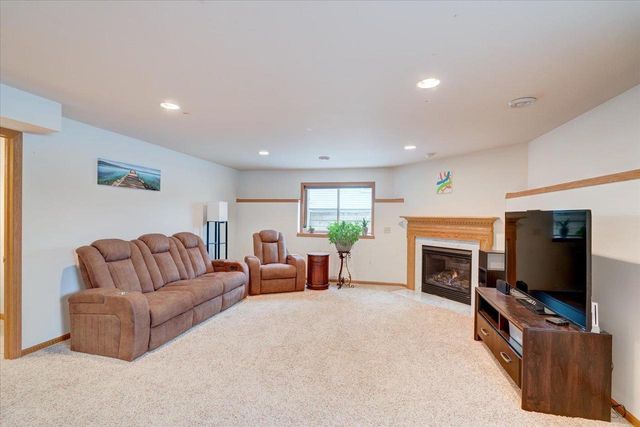 829 Oregon Parks Avenue, Oregon, WI 53575