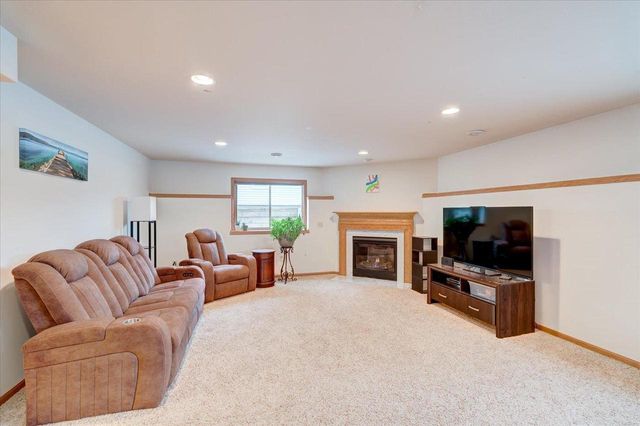 829 Oregon Parks Avenue, Oregon, WI 53575