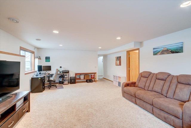 829 Oregon Parks Avenue, Oregon, WI 53575