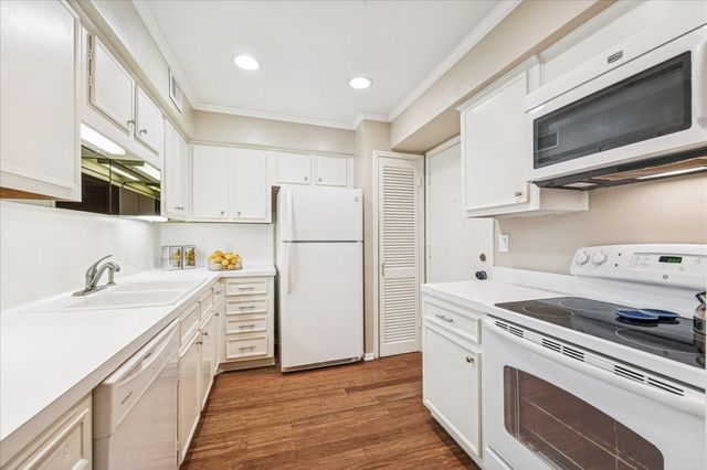 6603 Bayou Glen Road, Houston, TX 77057