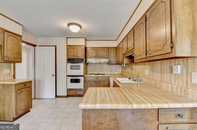 305 Seventeenth Fairway, Roswell, GA 30076