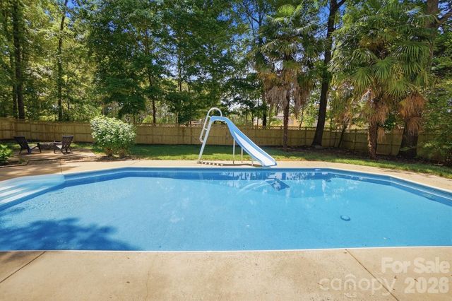 7126 Weddington Brook Drive, Matthews, NC 28104