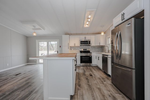 24 Donald Drive, Goffstown, NH 03045