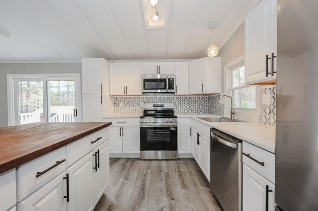 24 Donald Drive, Goffstown, NH 03045