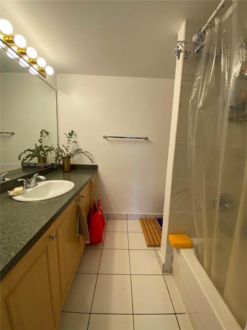 605 S Pine Island Road 404A, Plantation, FL 33324
