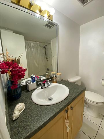 605 S Pine Island Road 404A, Plantation, FL 33324