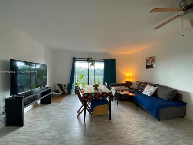 605 S Pine Island Road 404A, Plantation, FL 33324