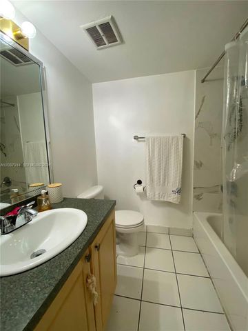 605 S Pine Island Road 404A, Plantation, FL 33324